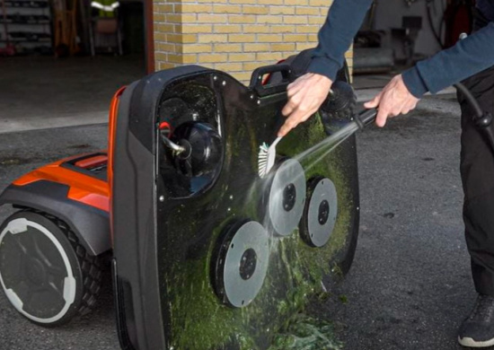 Automower® CEORA 546 EPOS, med aktiva hjulborstar